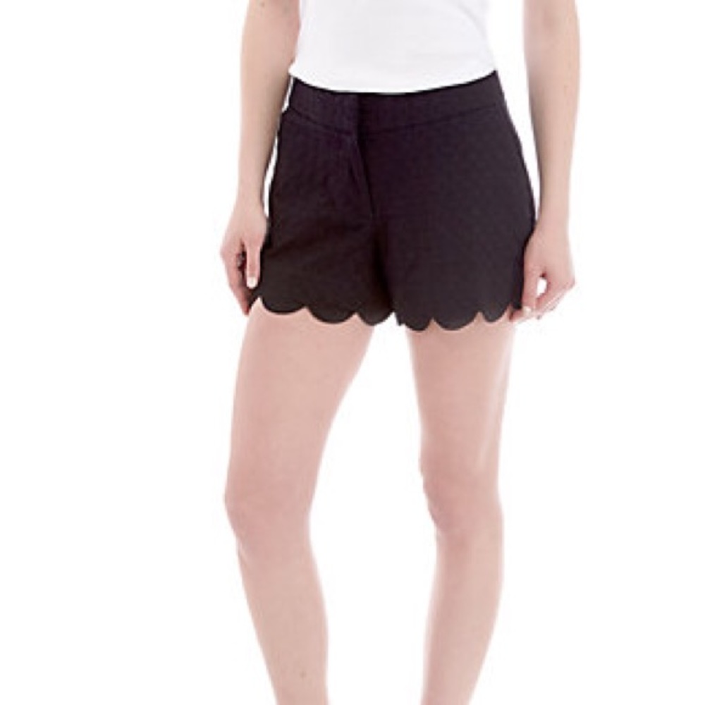Crown & Ivy Petite scalloped shorts 4” inseam